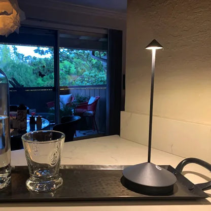 Nordic LED Lamp | Stijlvolle en Dimbare Verlichting voor Slaapkamers