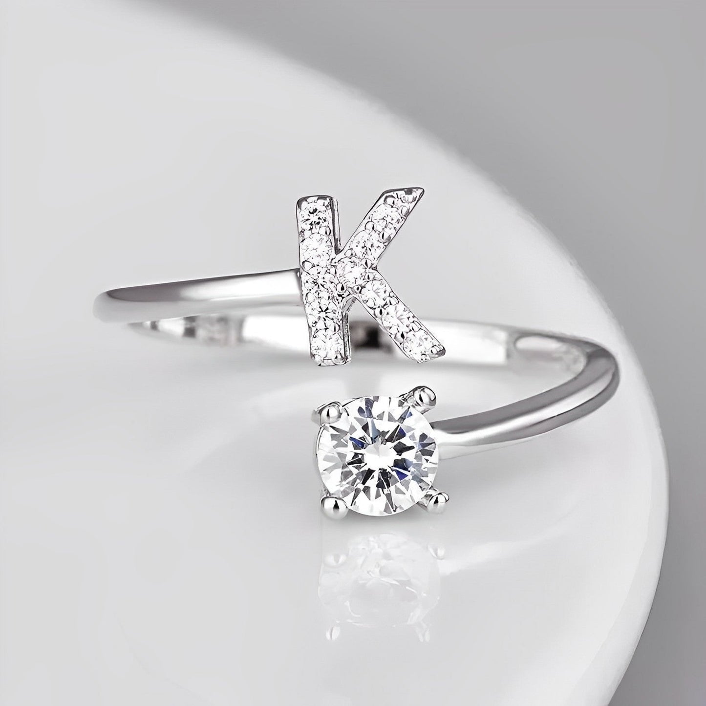 Crysta LetterRings | ring met letter van verguld zilver
