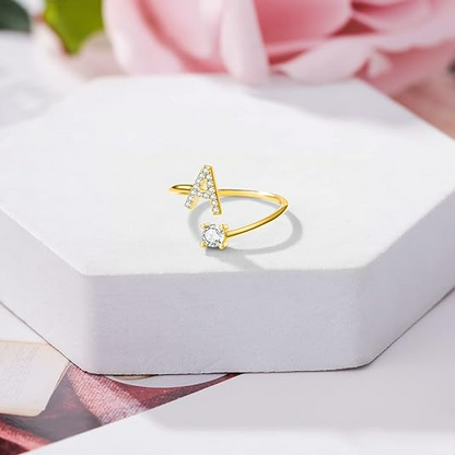 Crysta LetterRings | ring met letter van verguld zilver