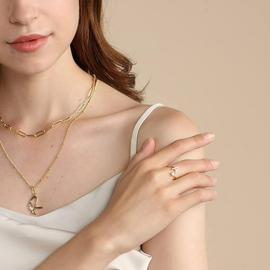Crysta LetterRings | ring met letter van verguld zilver